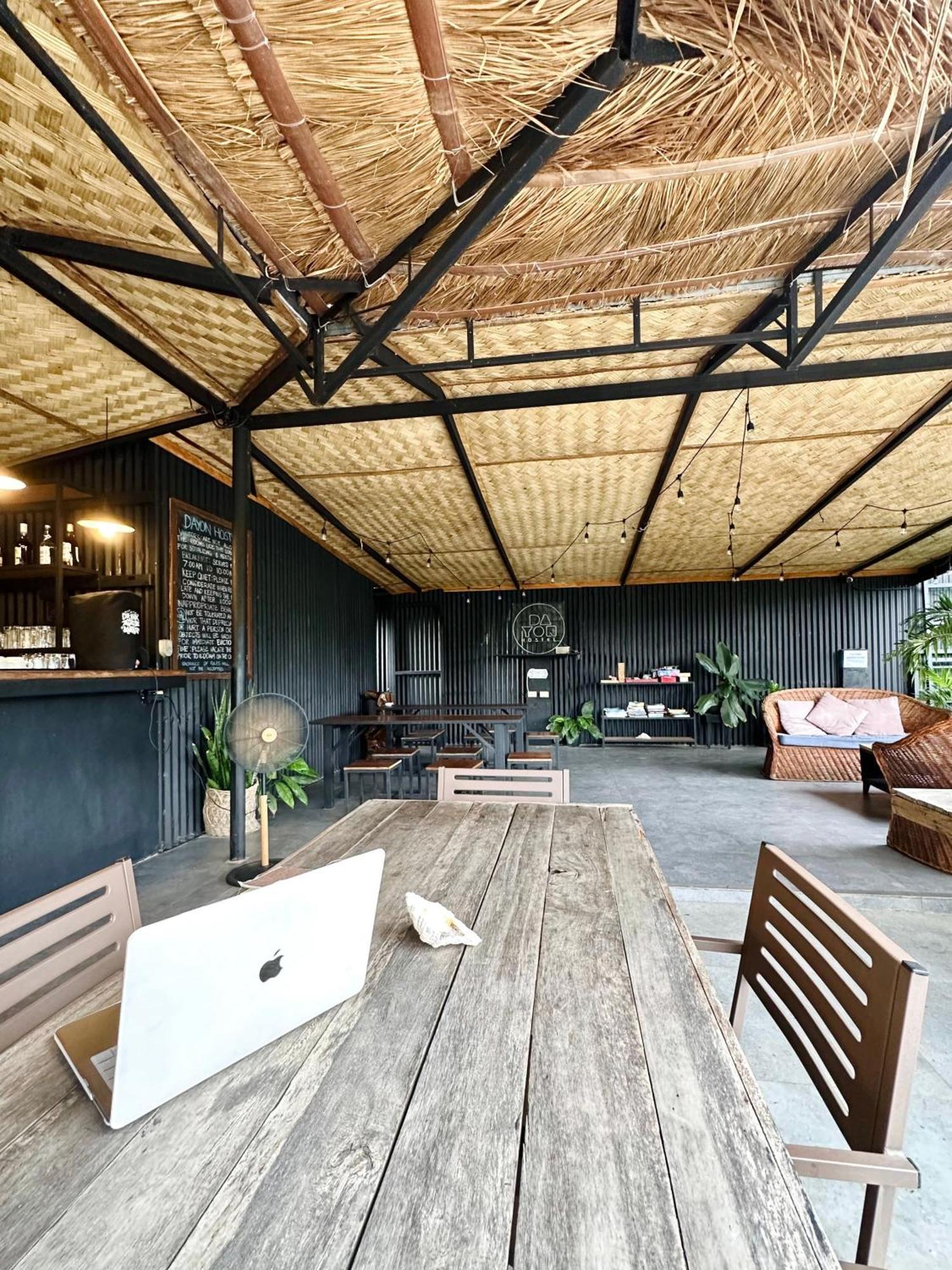Dayon Hostel Корон Екстериор снимка